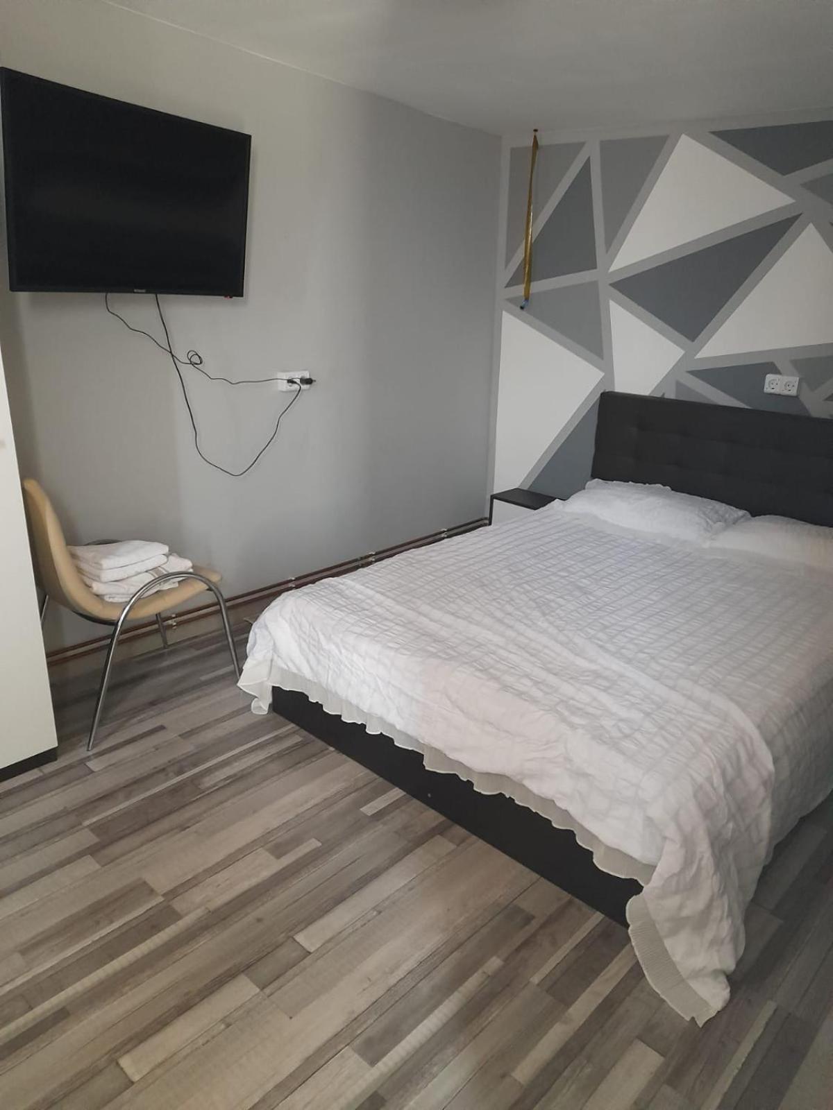 Ferienwohnung Garsoniera Sic Zona Terapia Zona Linistita La Casa Cu Parcare Cluj-Napoca Exterior foto